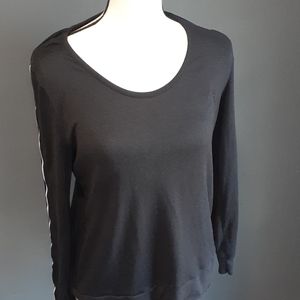 Born black  crewneck top size small